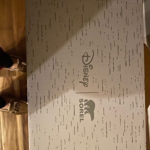 NWT sorel Disney frozen boots 8.5